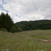 Widok od strony przedpola na startowisko.