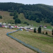 Widok na parking, najlepsze choć nie łatwe miejsce do lądowania.